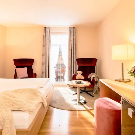 & Restaurant Belchenblick *